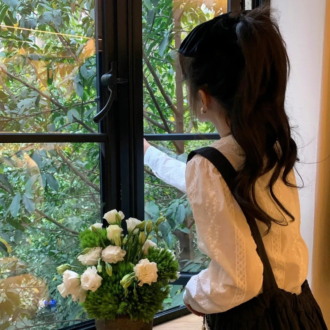 白色，红色与...